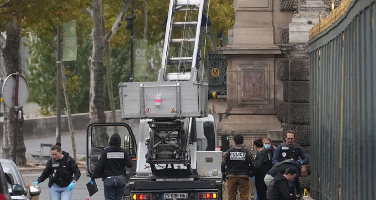 مديرة متحف اللوفر تكشف "ثغرة صغيرة" استغلها اللصوص