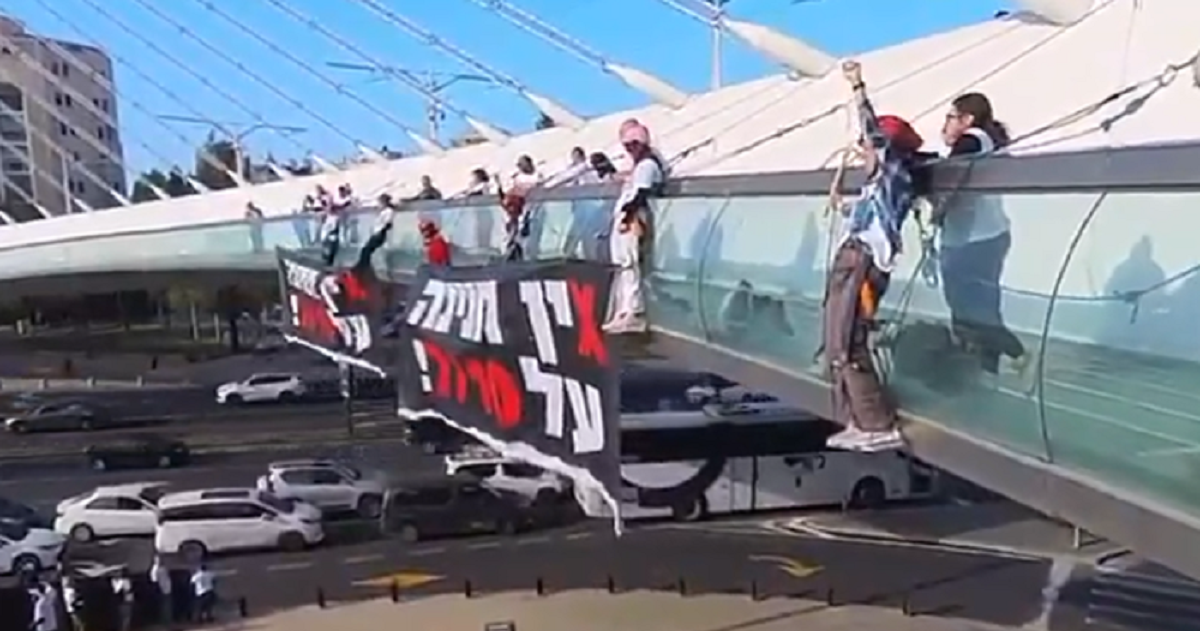 متظاهرون اسرائيليون يطالبون نتنياهو بالاستقالة ويتهمونه بالاخفاق في 7 اكتوبر 