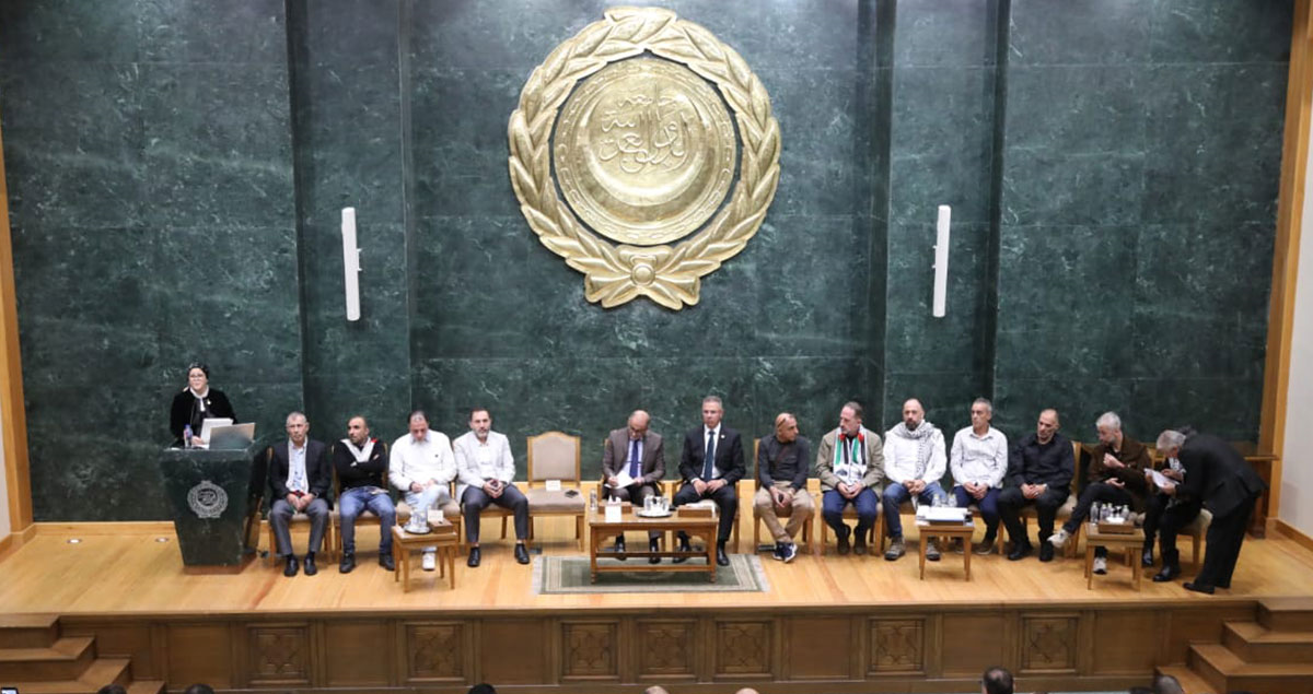 قادة ورموز الأسرى المحررين المبعدين يعرضون معاناة  المعتقلين وتجاربهم النضالية  