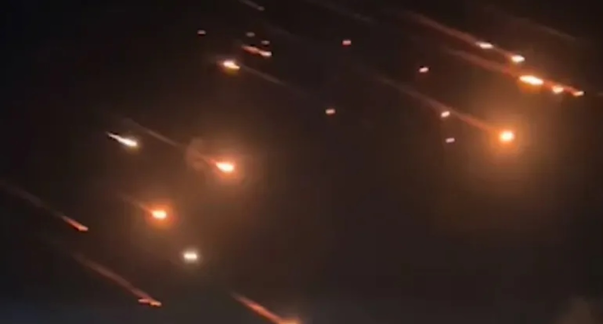 رشقة صاروخية ايرانية  جديدة من نوع "سجيل" على إسرائيل