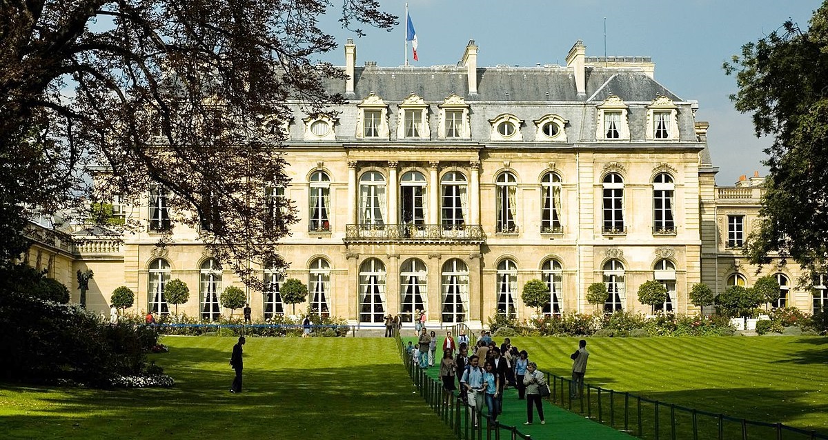 مجازر أطفال غزة تدفع أمهات فرنسا إلى الاحتجاج أمام الإليزيه  