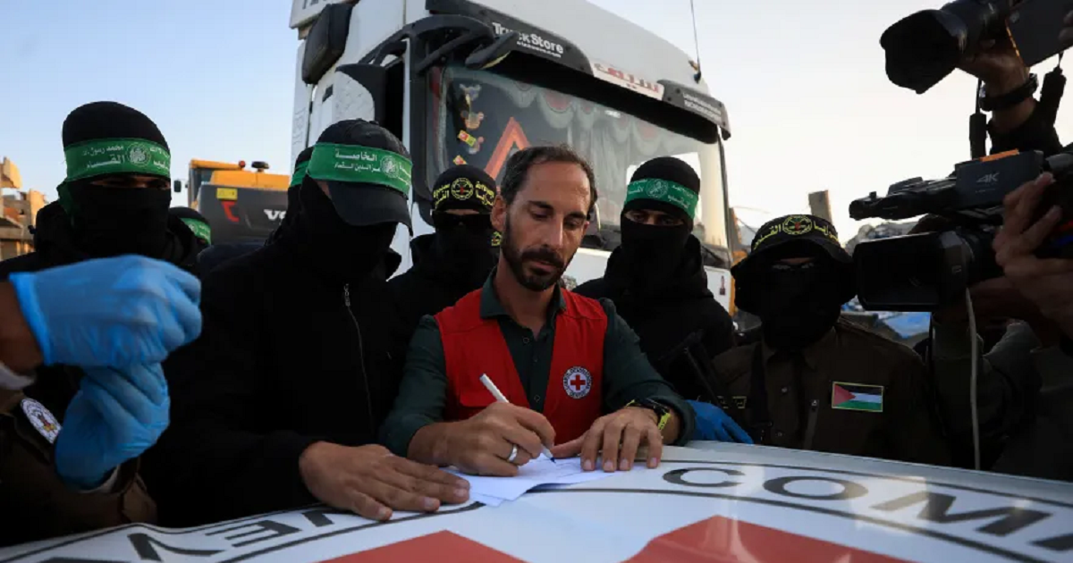 مكتب نتنياهو : الرفات الذي تسلمناه من "حماس" لرهينة تايلاندي