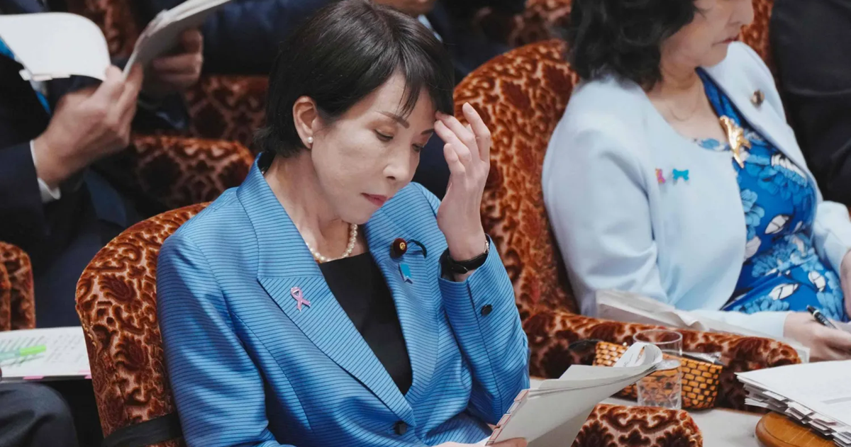 رئيسة الوزراء اليابانية تنام ساعتين فقط ... وتجتمع بمساعديها فجراً !!