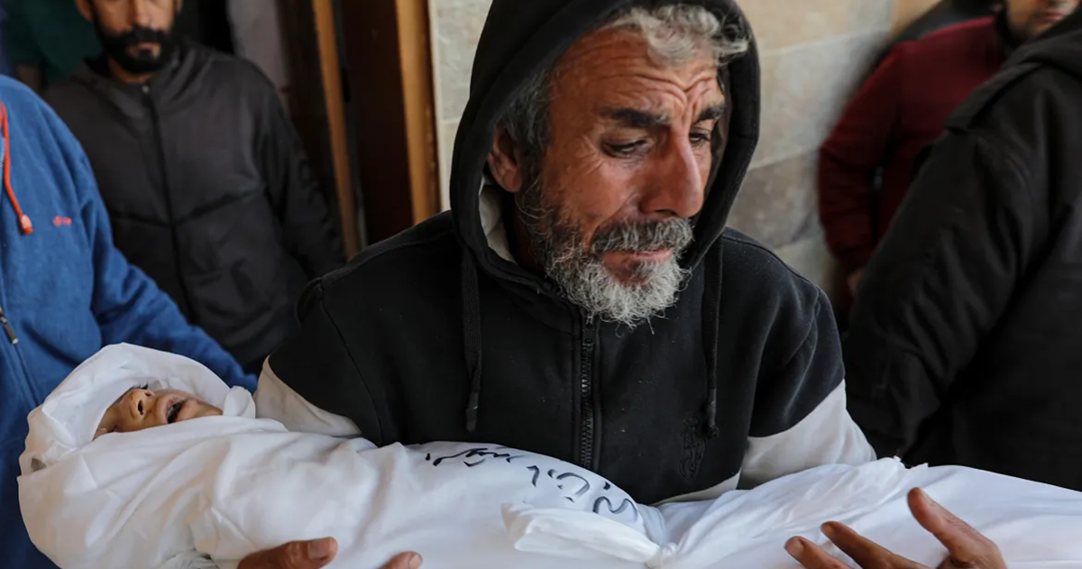 جيش الإحتلال يبرر جريمته في غزة : استهدفنا قيادات من "حماس" و"الجهاد" !! ... والضحايا  مدنيون وأطفال  !!