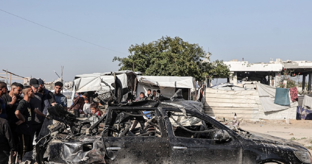 الاحتلال يعدم 3 صحفيين على الأقل باستهداف سيارة مدنية وسط القطاع .. والجثث متفحمة