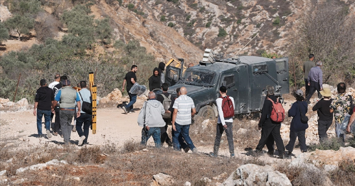 مستوطنون يعتدون على قاطفي الزيتون في بلدة سلواد 