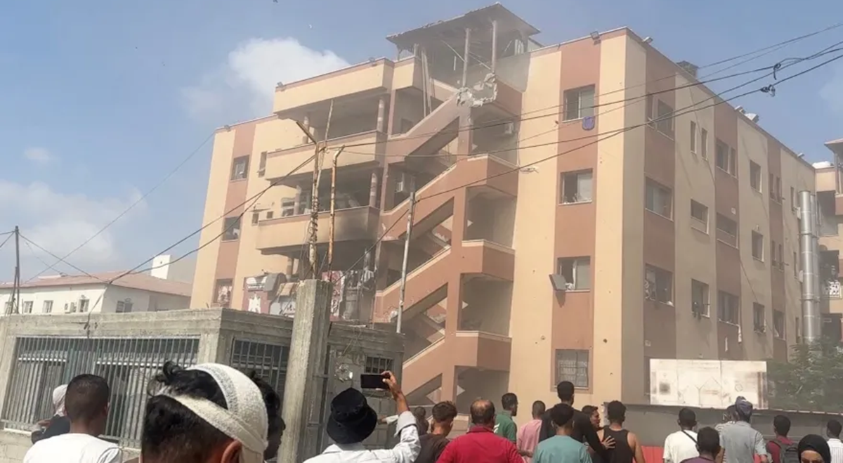 تحقيق لجيش الإحتلال يبرر اغتيال الصحفيين في محمع ناصر الطبي الإثنين