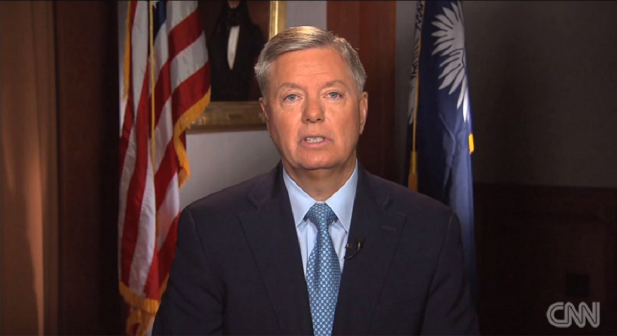 السيناتور الأميركي غراهام يحذر  الحكومة السورية من مهاجمة الأكراد ويهدد بإعادة قانون "قيصر"