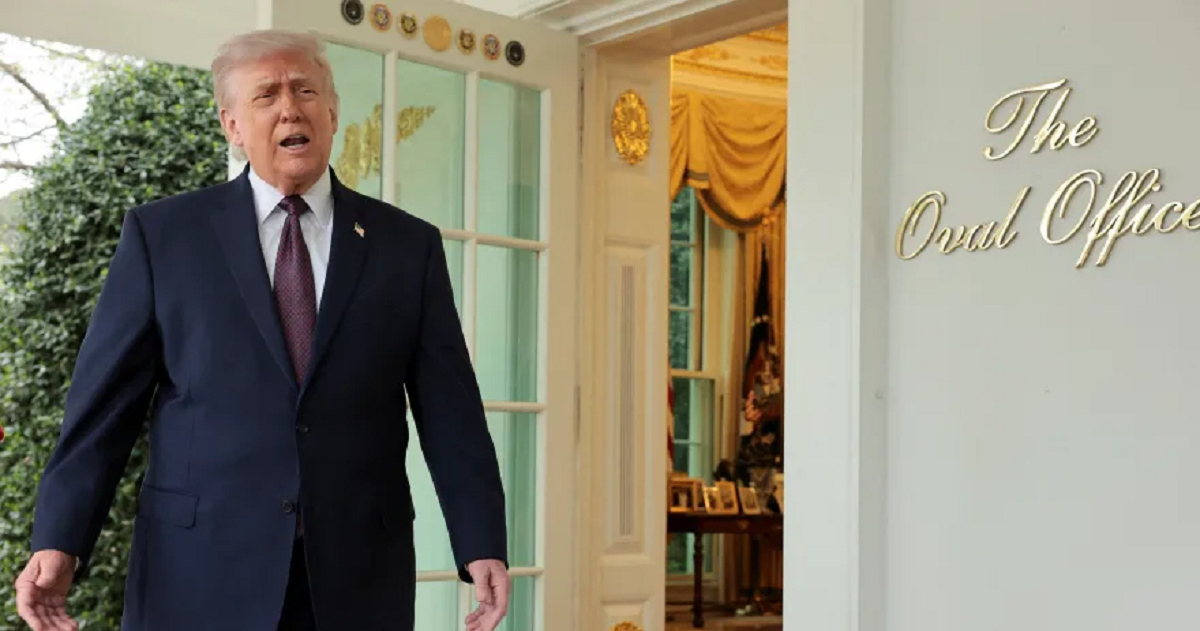  ترامب مناقضا ذاته: بإمكاننا تدمير الجسور ومحطات الكهرباء في إيران خلال ساعة واحدة.. ولكن بإمكننا الاتفاق معها !!