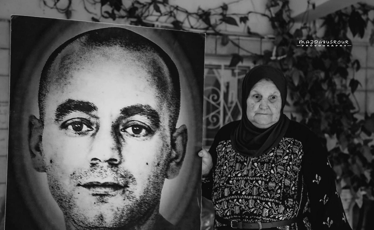 نعي والدة الأسير ناصر أبو سرور