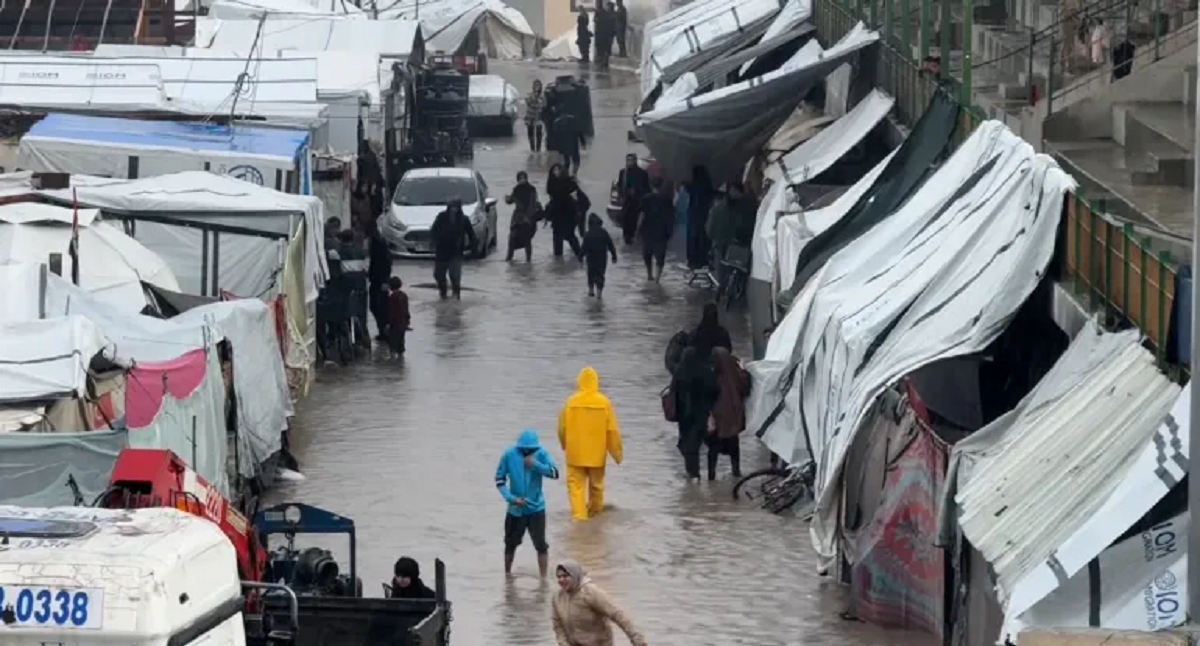 وفاة 25 شخصًا وانهيار 18 بناية جراء المنخفضات الجوية العنيفة التي تضرب غزة