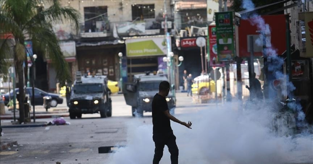 إصابات بالاختناق خلال قمع جيش الإحتلال وقفة جماهيرية بالخليل  