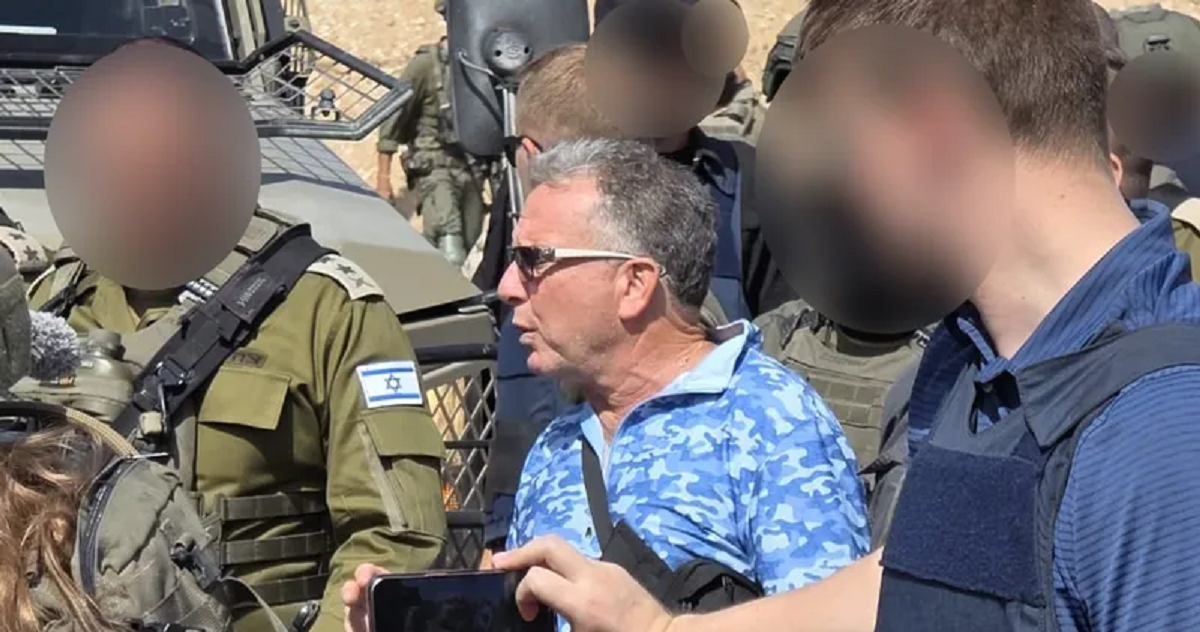 ويتكوف وزامير يتفقدان موقعا للاحتلال بعد انسحاب الجيش للخط الأصفر