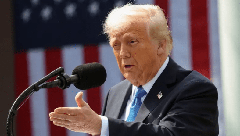 ترمب يرجئ فرض رسوم جمركية على الاتحاد الأوروبي حتى 9 يوليو