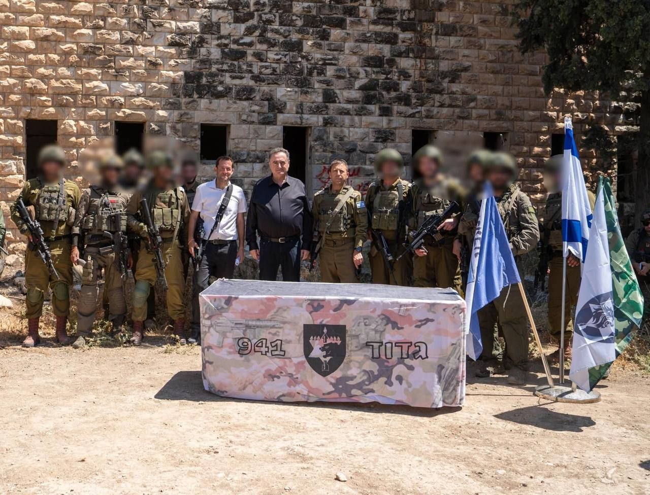 كاتس خلال اقتحامه موقع ترسلة:  توسيع الاستيطان بالضفة رسالة لماكرون وأصدقائه 