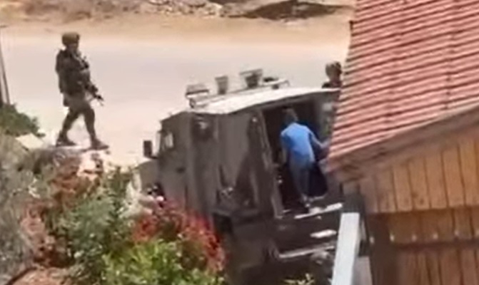 الاحتلال يعتقل 3 أطفال من بيت دجن 