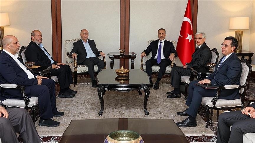 وزير الخارجية التركي يلتقي وفدا من حماس بانقرة 