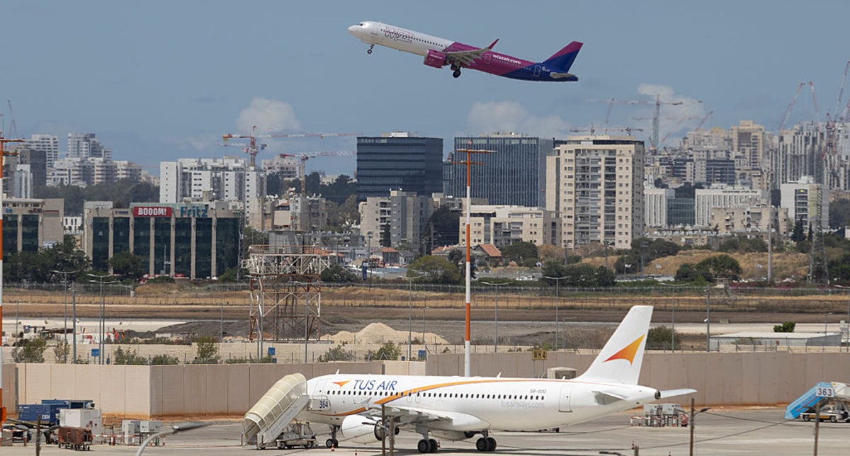 قلق في السوق المالي الإسرائيلي: أكثر من 100 مليون دولار عالقة في أوروبا وسط توقف رحلات الطيران الأجنبي