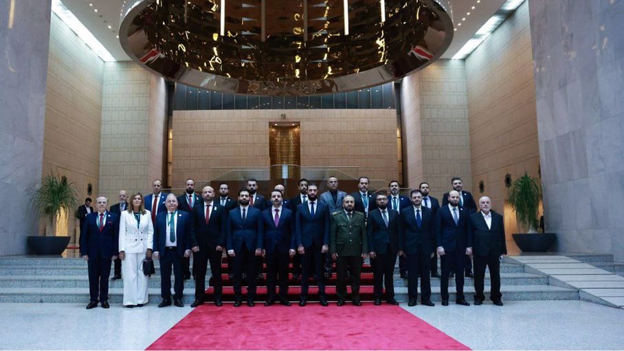 الشرع يعلن تشكيلة  الحكومة الجديدة في سوريا 