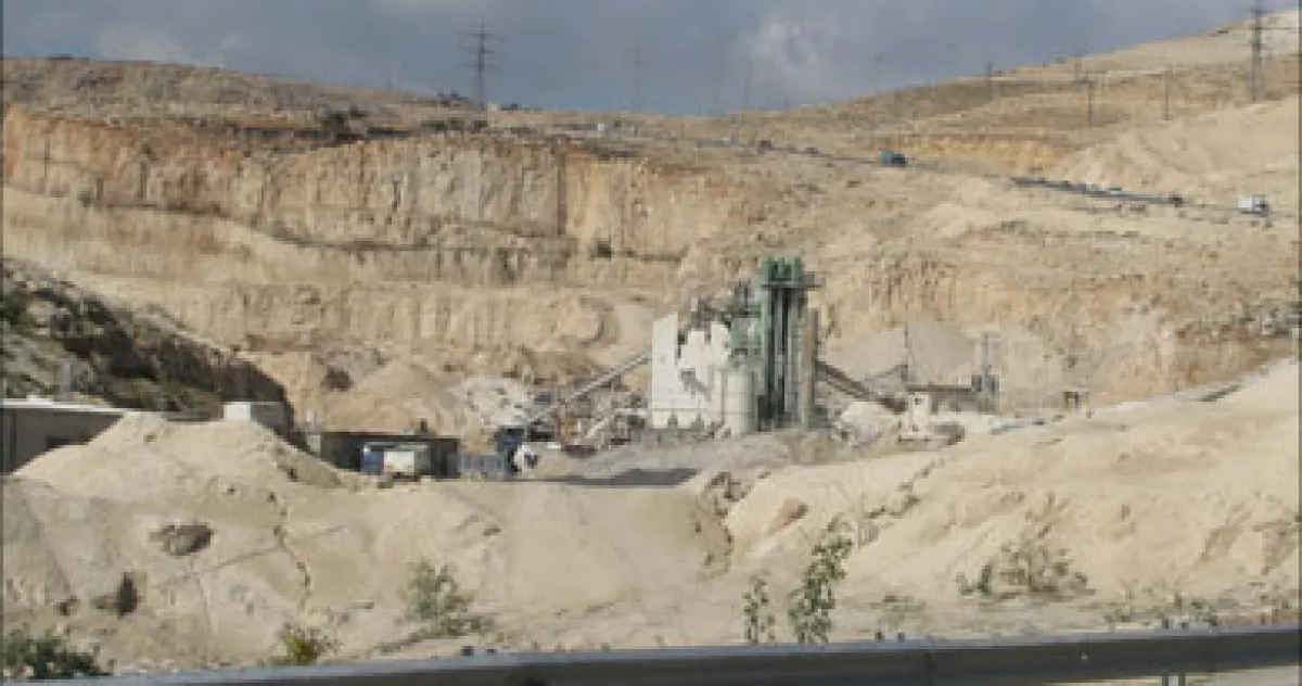 عقوبات صارمة ستفرض على المصانع والمحاجر والكسارات بالضفة للحفاظ على صحة المستوطنين !! 