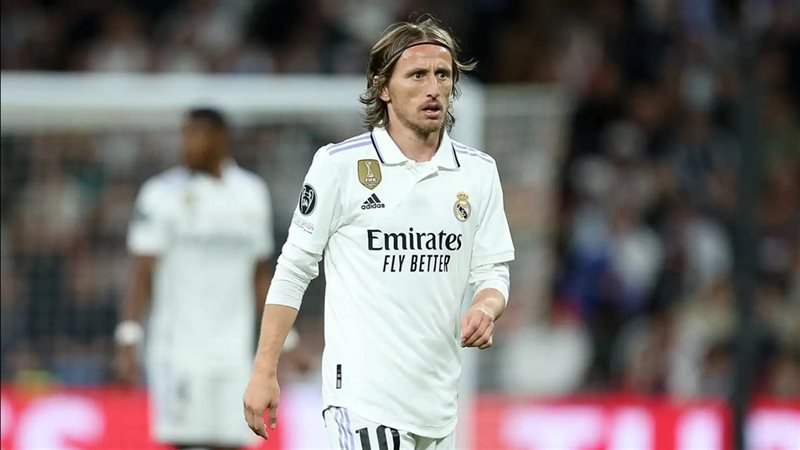 ميلان الإيطالي يعلن ضم لوكا مودريتش رسميا