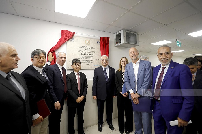 الصحة تفتتح مركزي رام الله وقباطية للتأهيل بدعم كوري 