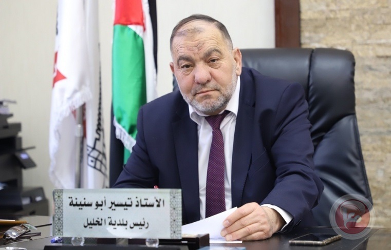 الاحتلال يعتقل رئيس بلدية الخليل تيسير ابو سنينة 