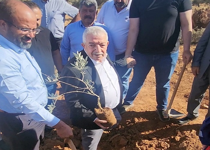 وفد من قيادة حركة "فتح" ومنظمة التحرير يتراسه العالول  يزور  المغير 