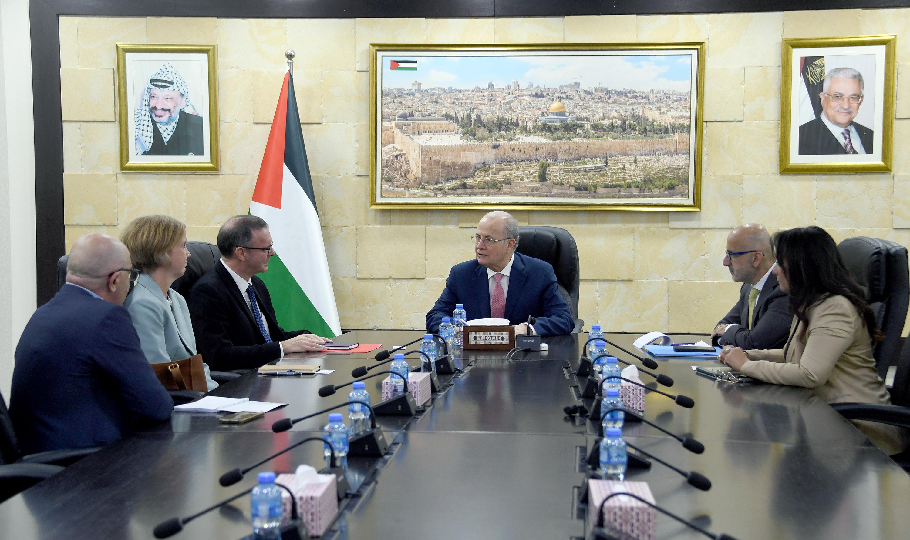 رئيس الوزراء يبحث مع ممثل برنامج الأمم المتحدة الإنمائي جهود الإغاثة في غزة