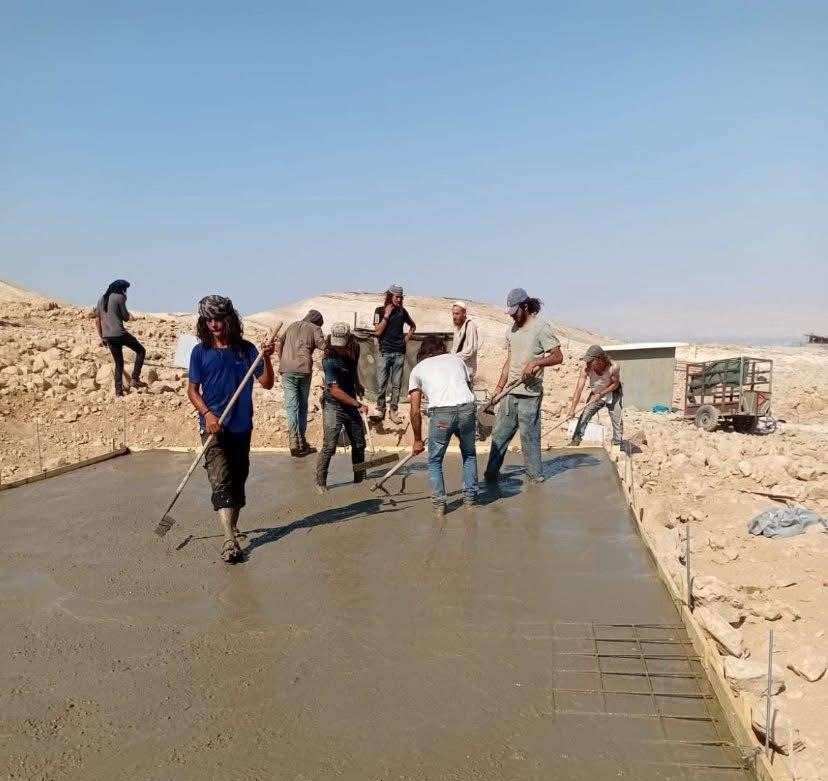 مستوطنون يقيمون بؤرة استيطانية جديدة في عطارة