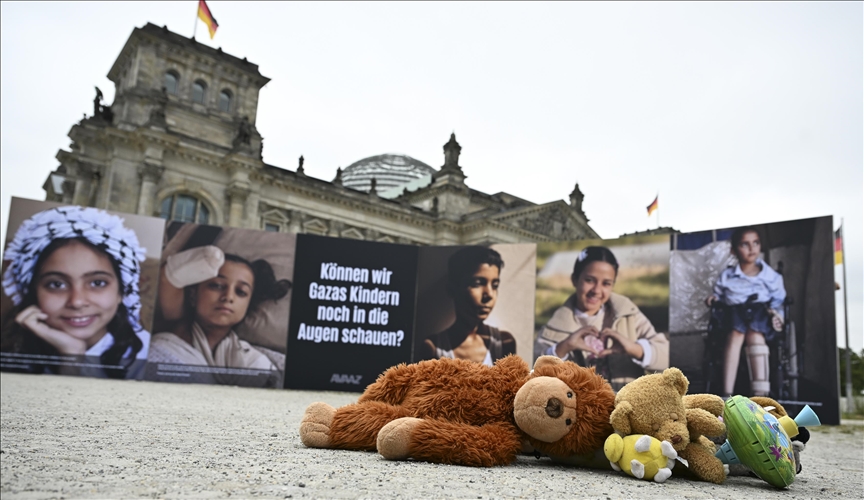 إقامة معرص "صور أطفال غزة" أمام مقر البرلمان الألماني