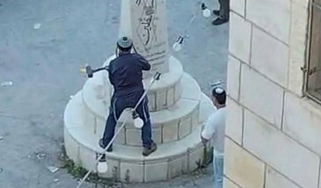 المتطرف سوكوت  يقتحم  مادما ويحطم نصبا تذكاريا للشهداء بالتنسيق مع الجيش