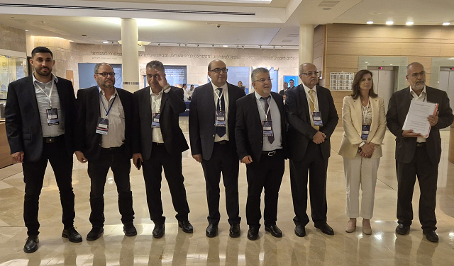 القائمة المشتركة تقدم قائمة مرشحيها لانتخابات الكنيست