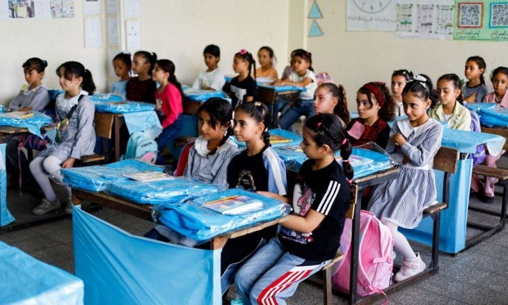 نحو 700 طالب يعودون لمقاعد الدراسة في غزة  بعد مرور 3 سنوات على الحرب 