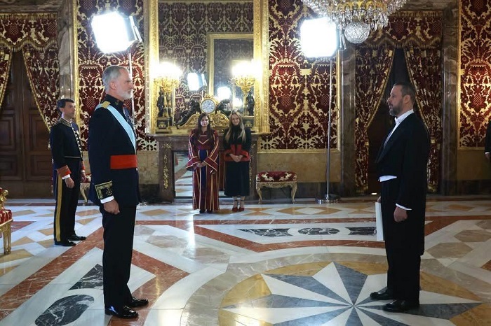 سفير فلسطين لدى اسبانيا  يقدم أوراق اعتماده للملك فيليبي السادس