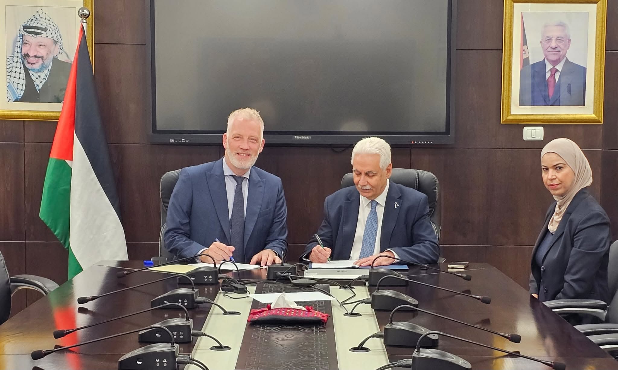 وزير الصحة يوقّع اتفاقية لتجهيز غرفة عمليات متخصصة للأطفال في مستشفى بيت جالا الحكومي