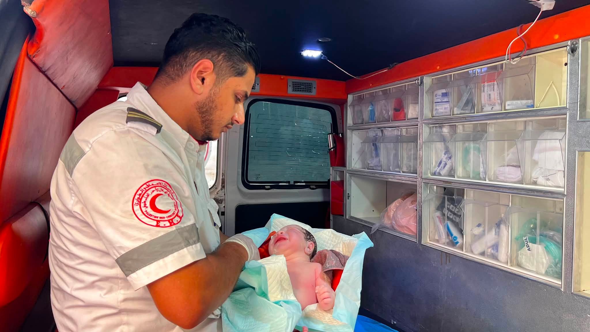 حالة ولادة ميدانية في الشارع