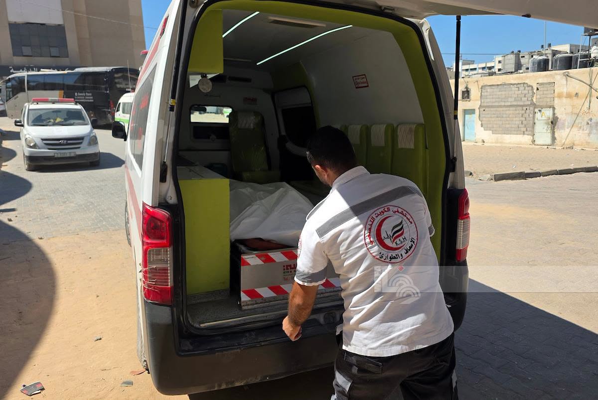وصول جثمان شهيد ومصابين جراء قصف للاحتلال إلى مجمع ناصر الطبي في خانيونس
