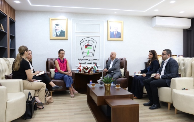 أبو هولي يبحث مع وفد كندي سبل دعم الأونروا والأوضاع الصعبة بالمخيمات
