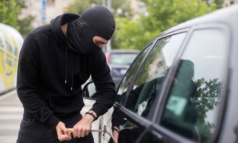 شركة “هفينيكس”  الأكبر في إسرائيل تطالب السلطة الفلسطينية بـ550 مليون شيكل بسبب سرقات سيارات