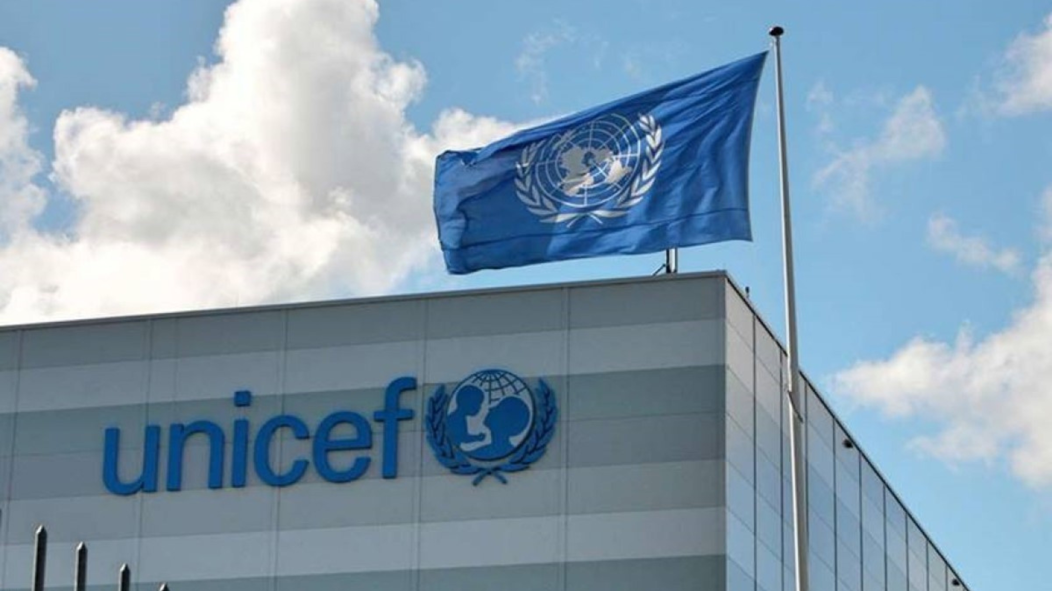 اليونيسيف: نيران إسرائيلية أودت بحياة سائقي شاحنتين لنقل المياه بغزة