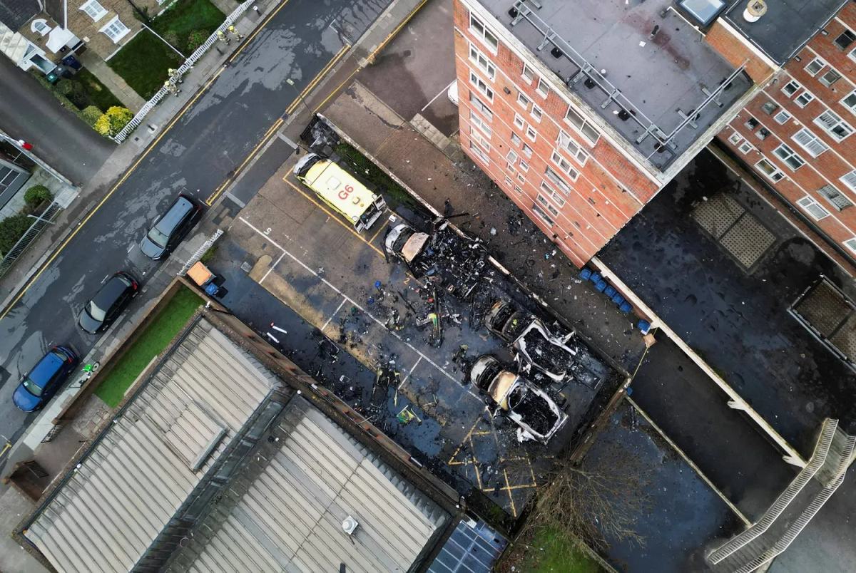 إضرام النيران في سيارات إسعاف تابعة لمنظمة يهودية بلندن