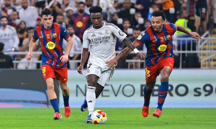 برشلونة وريال مدريد يلتقيان في كلاسيكو حسم الليغا 