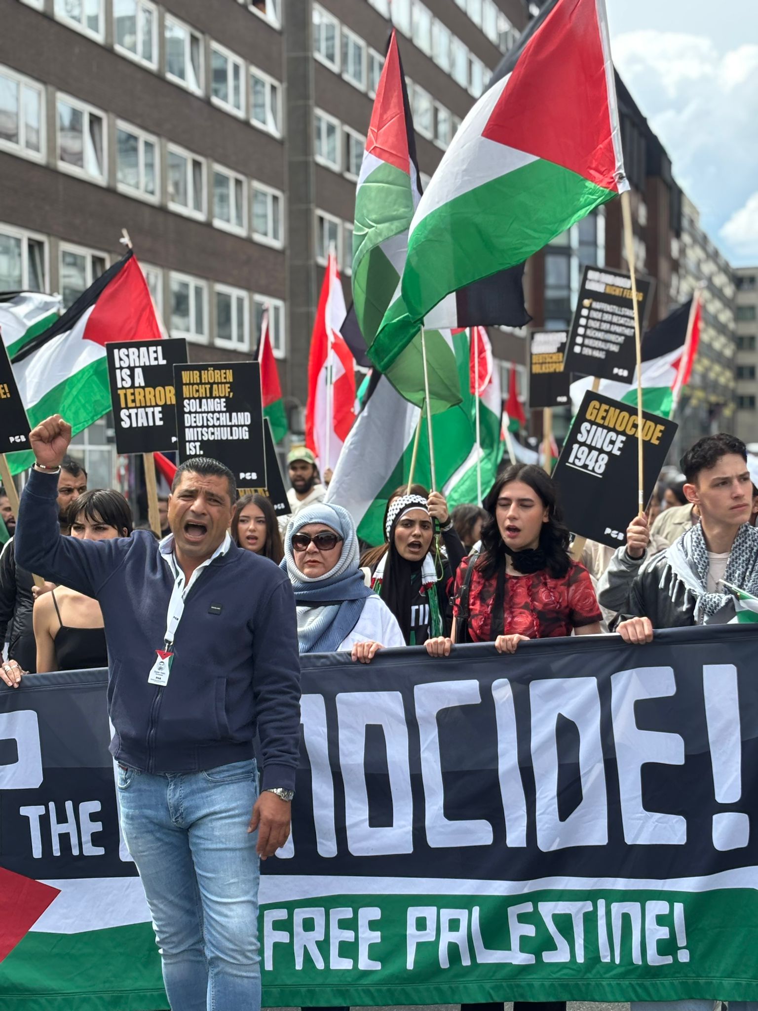 تظاهرة حاشدة للجالية الفلسطينية في مدينة بريمن بذكرى النكسة تنديدا بالعدوان الاسرائيلي المتواصل على غزة والضفة