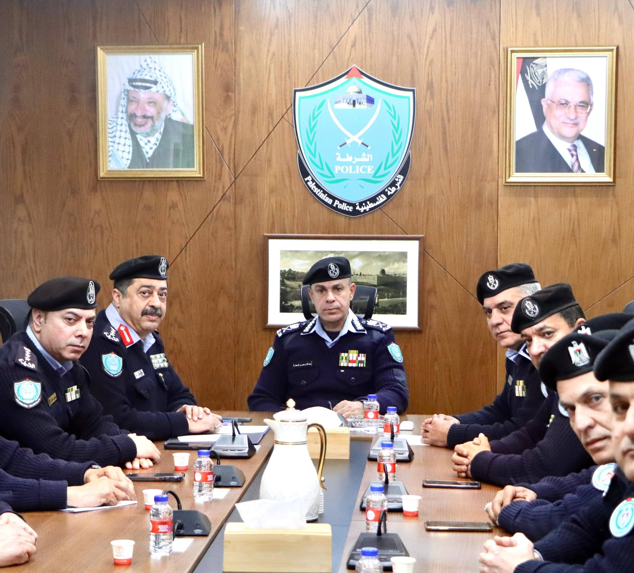 اللواء علام السقا يجتمع بإدارة المرور ويوجه باتخاذ كافة الاجراءات للحد من حوادث السير وتعزيز السلامة المرورية