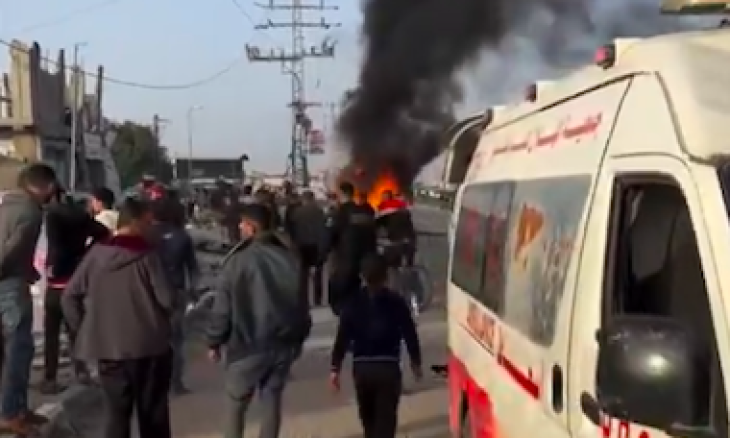 شهيد و3 وإصابات  بغارة إسرائيلية على مركبة قرب مخيم المغازي وسط قطاع غزة