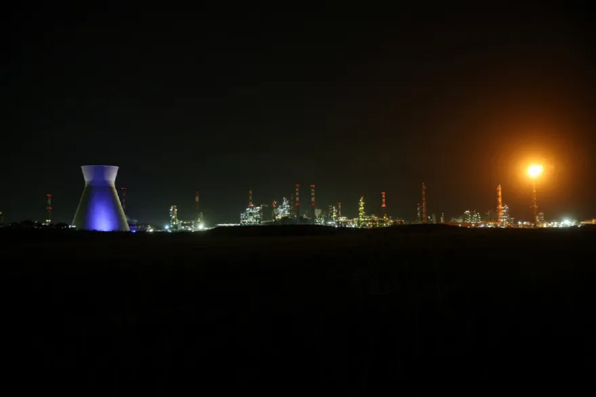 هجوم إيراني يصيب مصفاة نفط إسرائيلية في حيفا