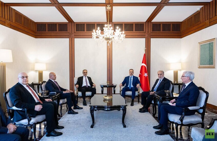 وزير الخارجية التركي هاكان فيدان يستقبل رئيس اللجنة الوطنية لإدارة قطاع غزة 