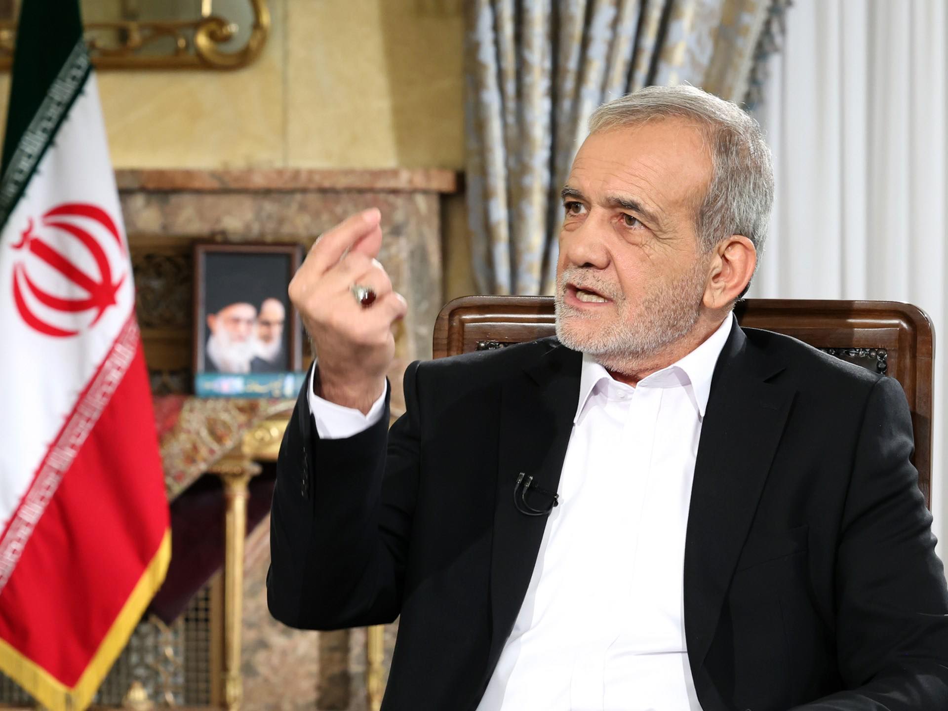 الرئيس الإيراني: راتبي الشهري  كرئيس للجمهورية  يعادل "ألف دولار فقط"