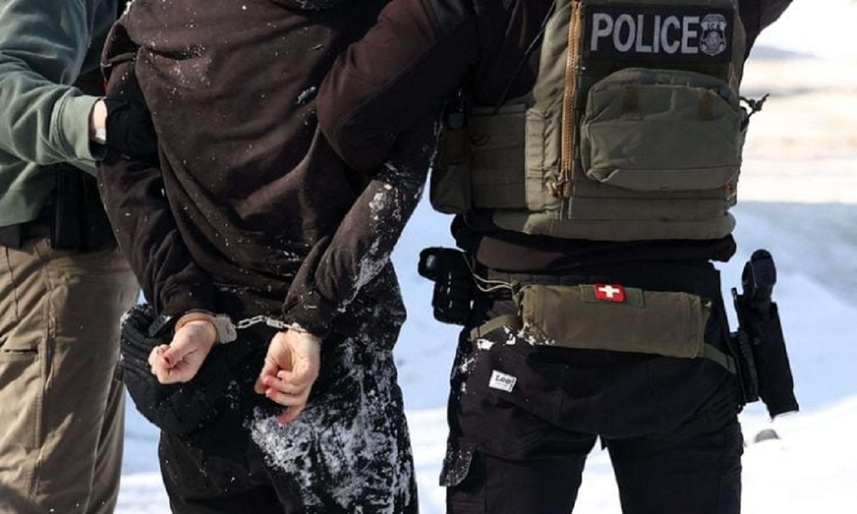 ماهر عواد: عشت نحو عقد في امريكا وانزلتنا شرطة الهجرة الامريكية مثل الحيوانات ولدي طفل رضيع لم احمله قط